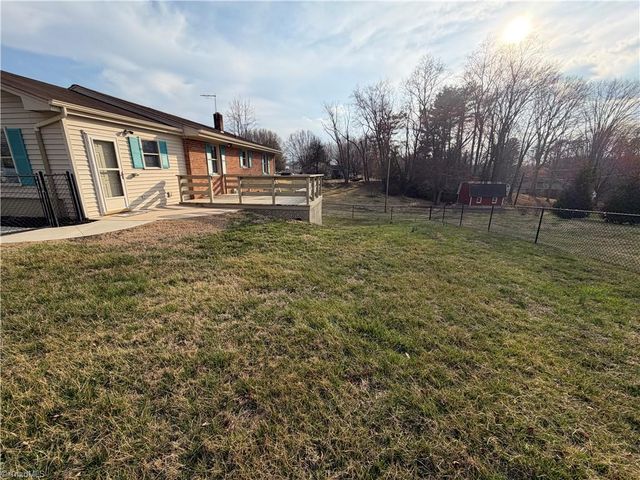 200 Arlington Street, Mount Airy, NC 27030