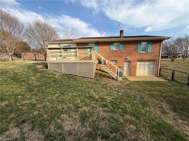 200 Arlington Street, Mount Airy, NC 27030