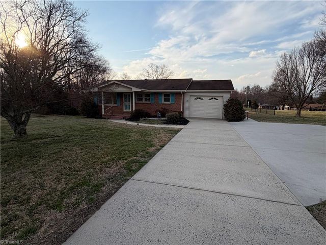 200 Arlington Street, Mount Airy, NC 27030