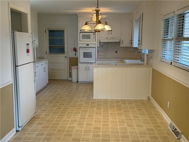 200 Arlington Street, Mount Airy, NC 27030