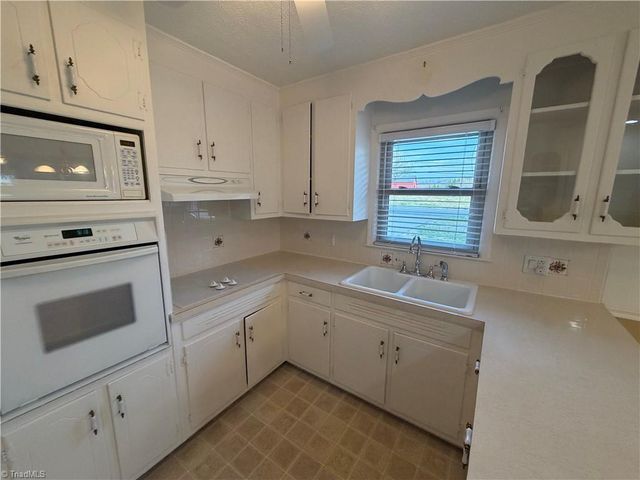 200 Arlington Street, Mount Airy, NC 27030