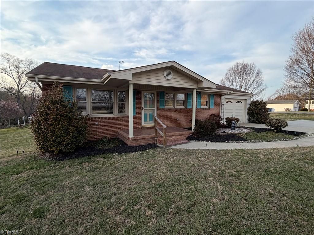 200 Arlington Street, Mount Airy, NC 27030