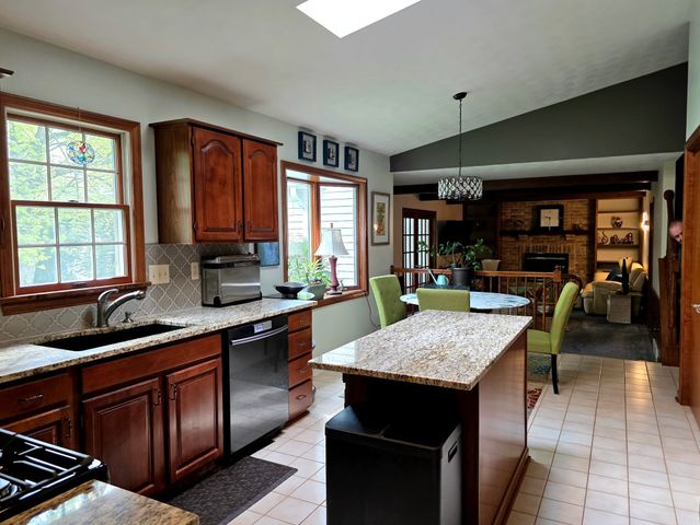 5825 COBBLESTONE Drive, Erie, PA 16509