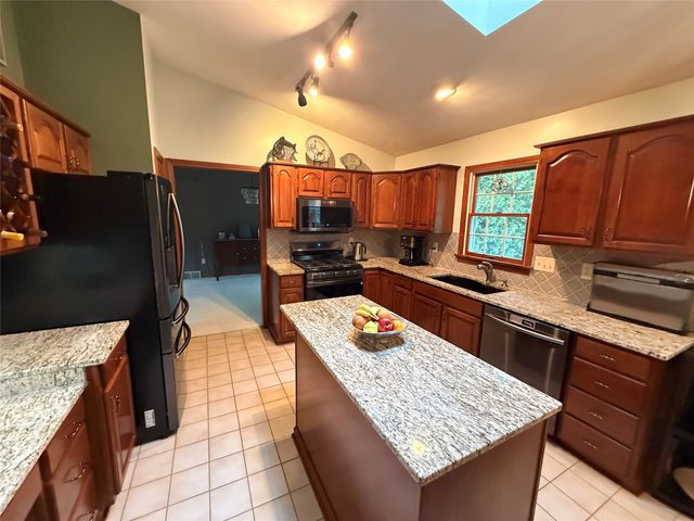 5825 COBBLESTONE Drive, Erie, PA 16509