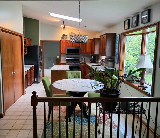 5825 COBBLESTONE Drive, Erie, PA 16509