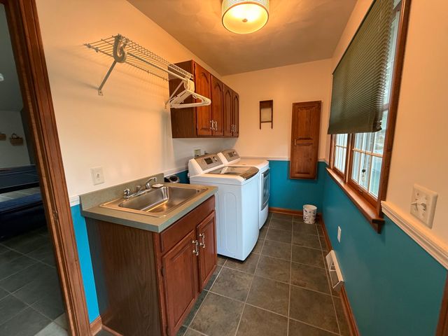 5825 COBBLESTONE Drive, Erie, PA 16509