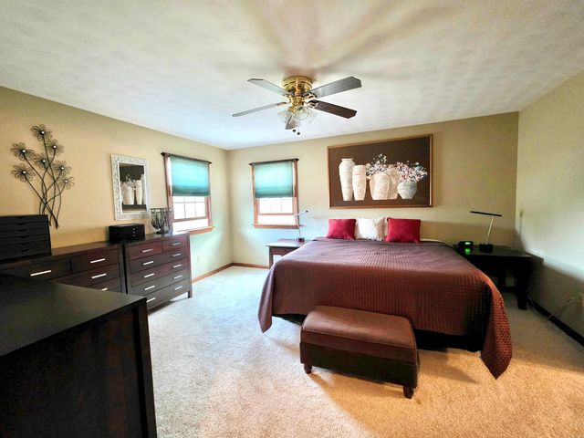5825 COBBLESTONE Drive, Erie, PA 16509