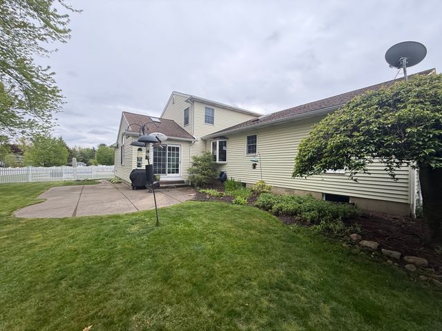 5825 COBBLESTONE Drive, Erie, PA 16509