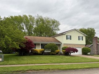 5825 COBBLESTONE Drive, Erie, PA 16509