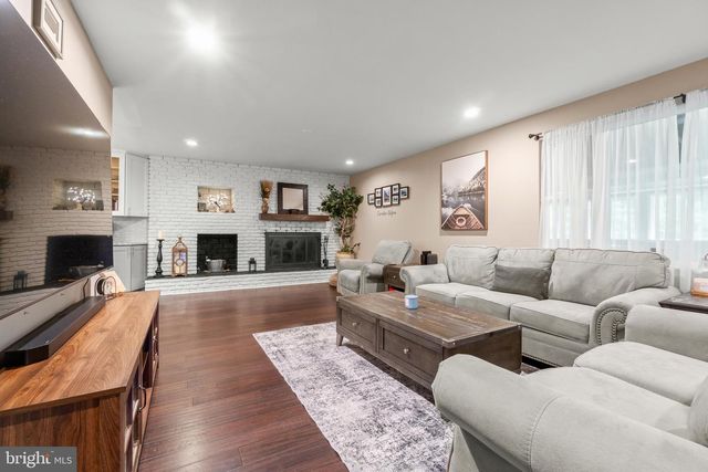 17 MILL PARK LN, Marlton, NJ 08053