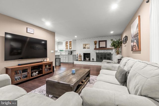 17 MILL PARK LN, Marlton, NJ 08053