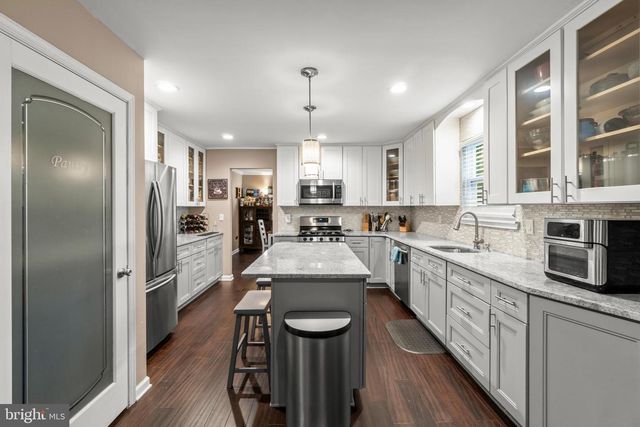 17 MILL PARK LN, Marlton, NJ 08053