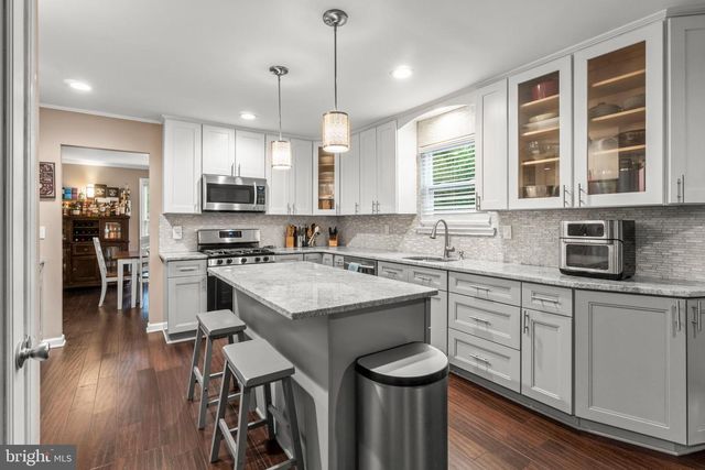 17 MILL PARK LN, Marlton, NJ 08053