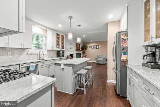 17 MILL PARK LN, Marlton, NJ 08053