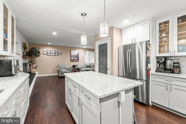 17 MILL PARK LN, Marlton, NJ 08053