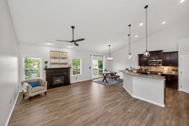 1441 S 95th Street, West Des Moines, IA 50266