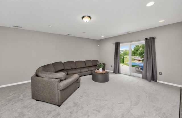 1441 S 95th Street, West Des Moines, IA 50266