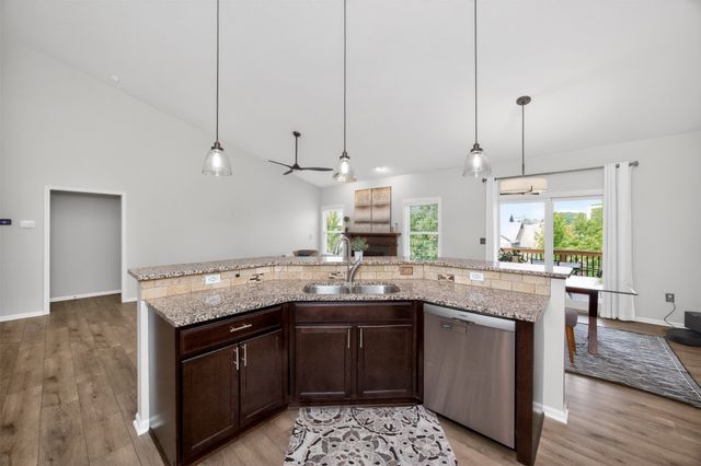 1441 S 95th Street, West Des Moines, IA 50266