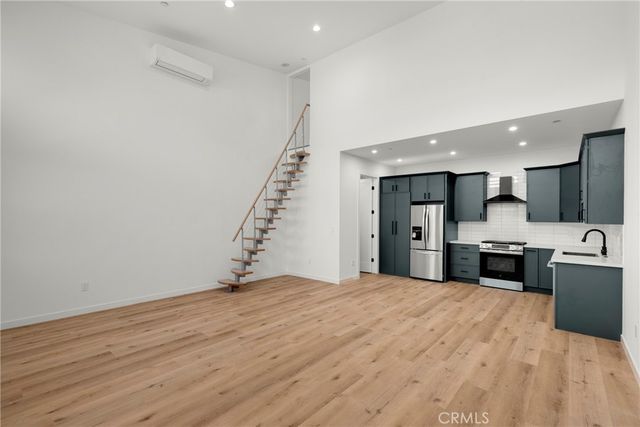 22920 Califa Street B, Woodland Hills, CA 91367