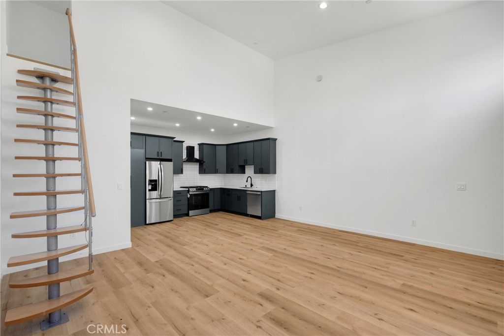 22920 Califa Street B, Woodland Hills, CA 91367