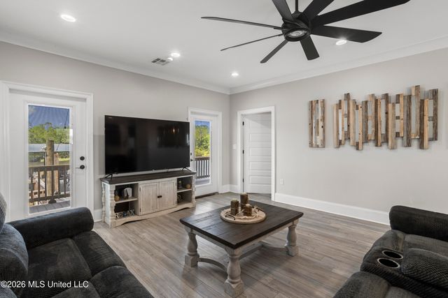 6149 Pontiac Drive, Kiln, MS 39556