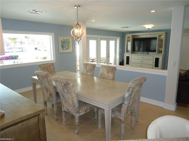 2012 SE 47th ST, Cape Coral, FL 33904