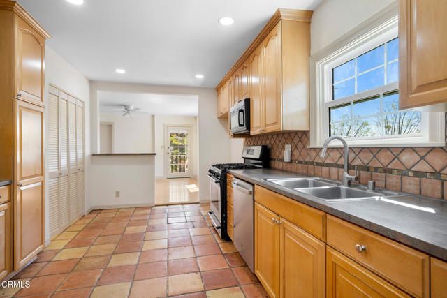 3360 Glenrose Avenue, Altadena, CA 91001