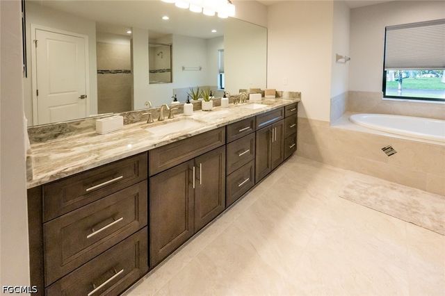 2906 SE 8th AVE, Cape Coral, FL 33904