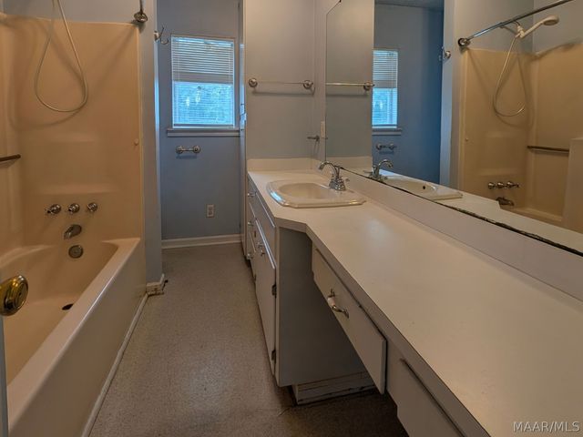 112 Ragan Drive, Wetumpka, AL 36092