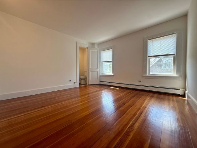 18 Ford St, Brockton, MA 02301