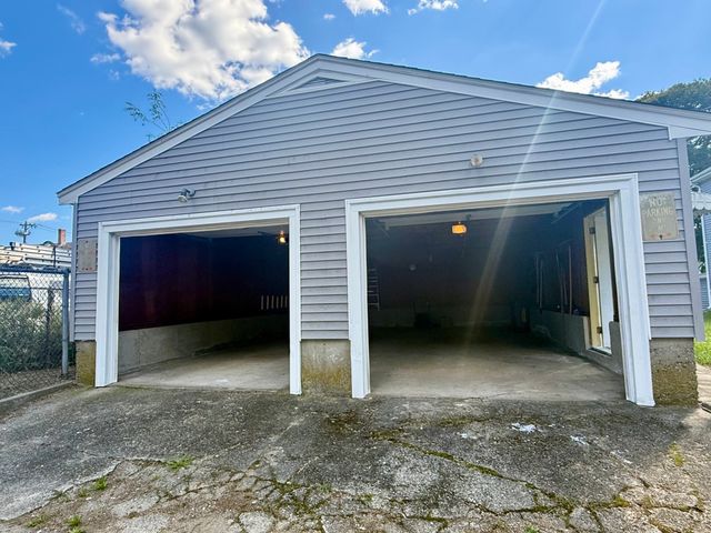18 Ford St, Brockton, MA 02301