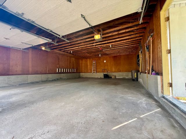 18 Ford St, Brockton, MA 02301