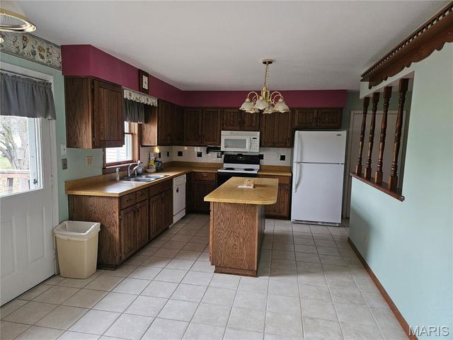 2 Rainbow Circle, Montgomery City, MO 63361