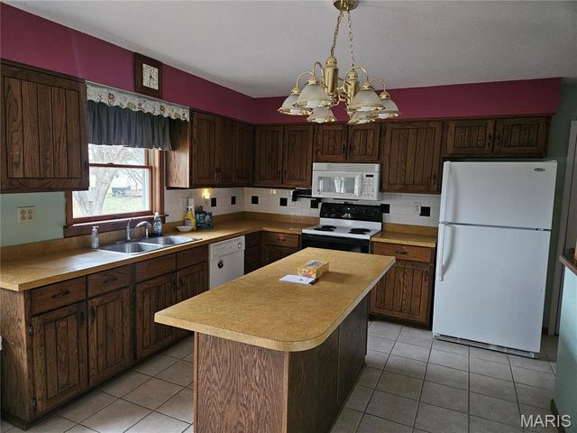 2 Rainbow Circle, Montgomery City, MO 63361