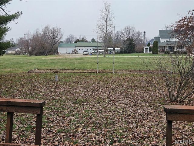 2 Rainbow Circle, Montgomery City, MO 63361