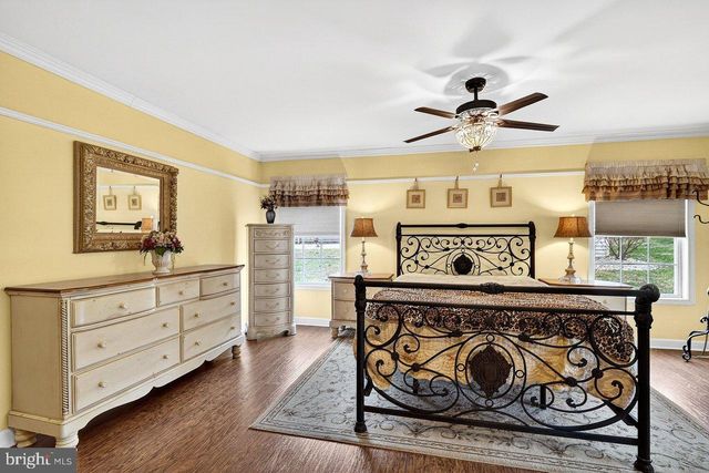 32 KINGSLEY ROAD, Kendall Park, NJ 08824