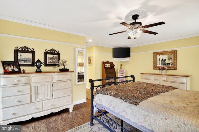 32 KINGSLEY ROAD, Kendall Park, NJ 08824