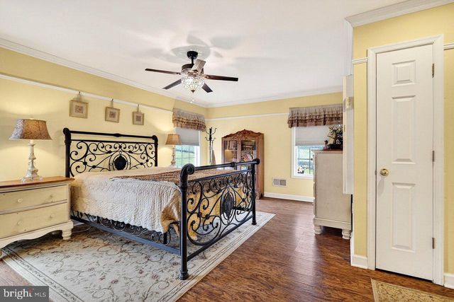 32 KINGSLEY ROAD, Kendall Park, NJ 08824