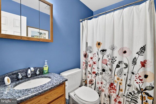 32 KINGSLEY ROAD, Kendall Park, NJ 08824