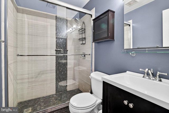 32 KINGSLEY ROAD, Kendall Park, NJ 08824