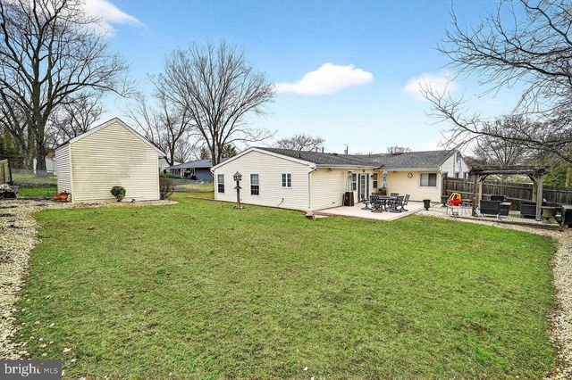 32 KINGSLEY ROAD, Kendall Park, NJ 08824