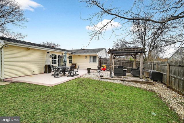 32 KINGSLEY ROAD, Kendall Park, NJ 08824