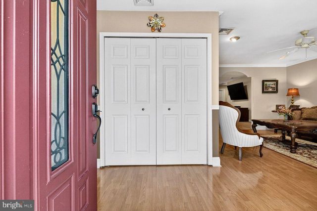 32 KINGSLEY ROAD, Kendall Park, NJ 08824