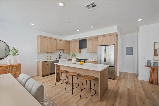 542 N Serrano Avenue, Los Angeles, CA 90004