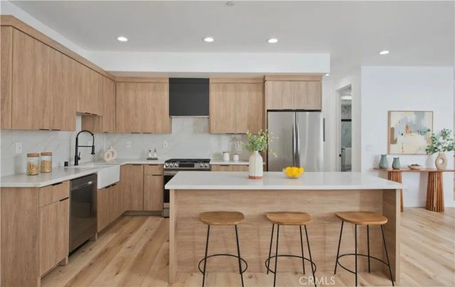 542 N Serrano Avenue, Los Angeles, CA 90004