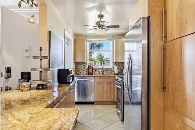 109 Paradise Harbour Boulevard 203, North Palm Beach, FL 33408