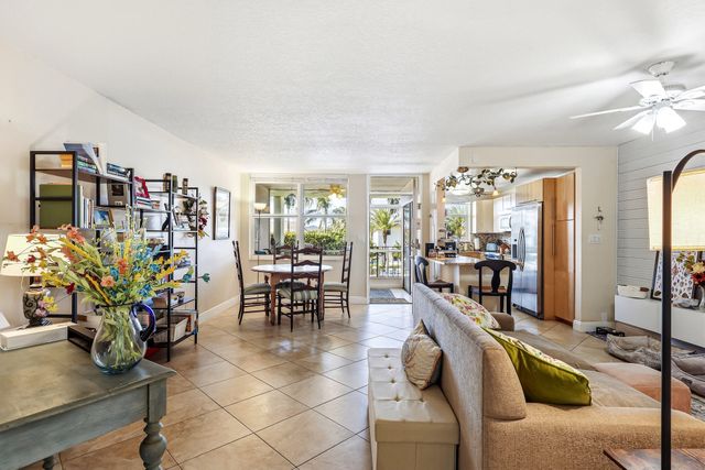 109 Paradise Harbour Boulevard 203, North Palm Beach, FL 33408