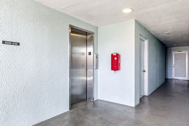 109 Paradise Harbour Boulevard 203, North Palm Beach, FL 33408