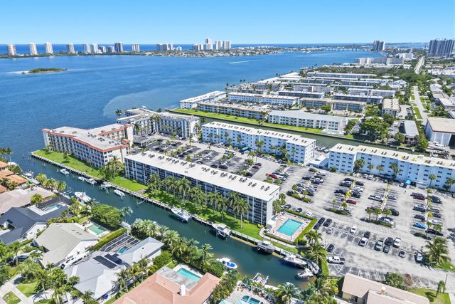 109 Paradise Harbour Boulevard 203, North Palm Beach, FL 33408