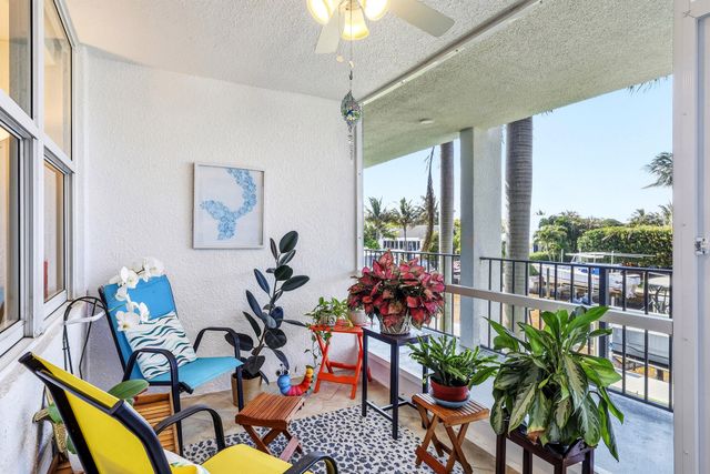 109 Paradise Harbour Boulevard 203, North Palm Beach, FL 33408